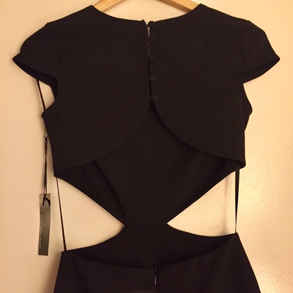 “Lulu’s” Black, Backless Maxi Dress! - Picture 8 of 8
